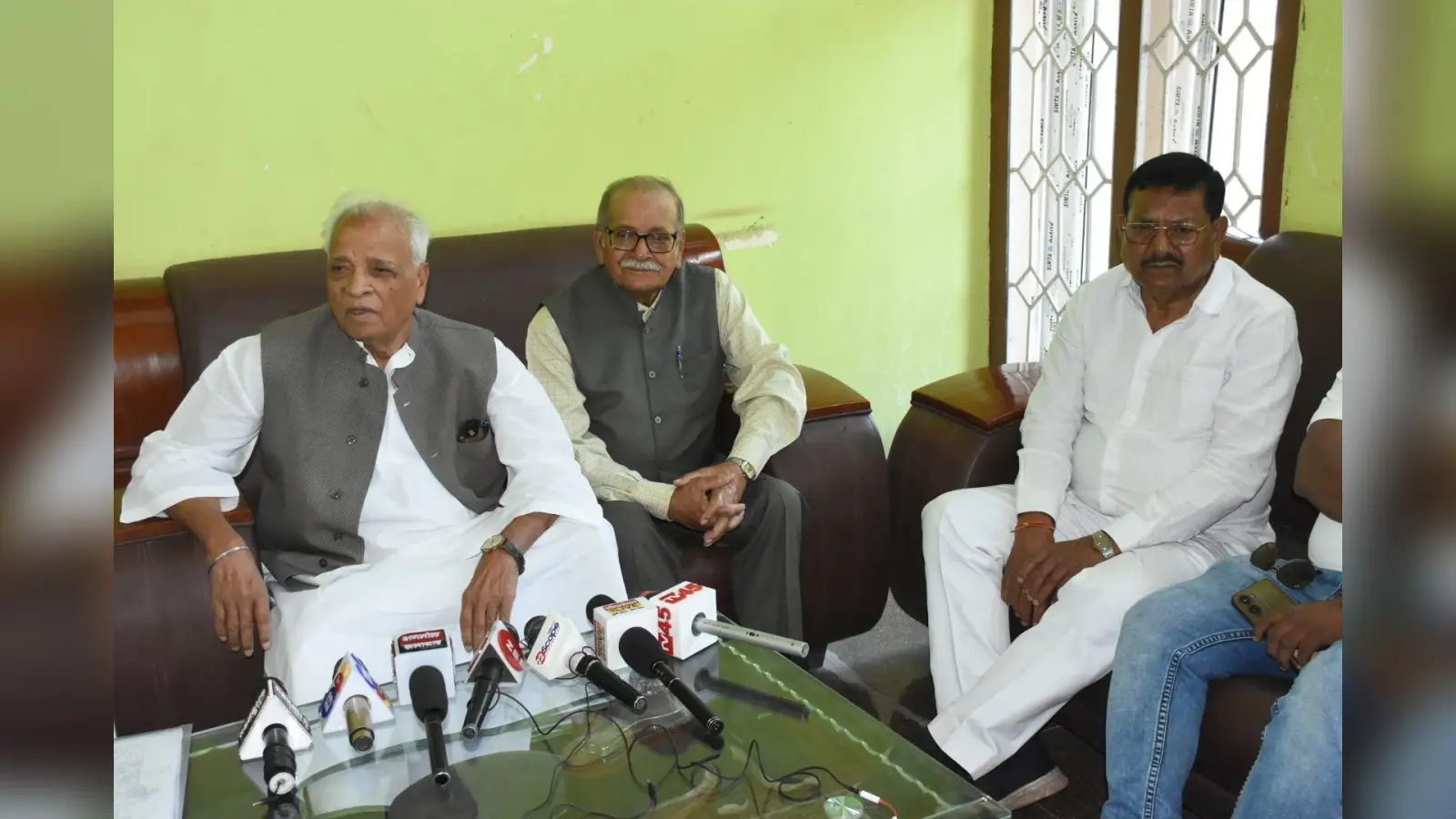 Dhanbad News : मेडिकल अनफिट को लेकर ट्रेड यूनियनों में उबाल