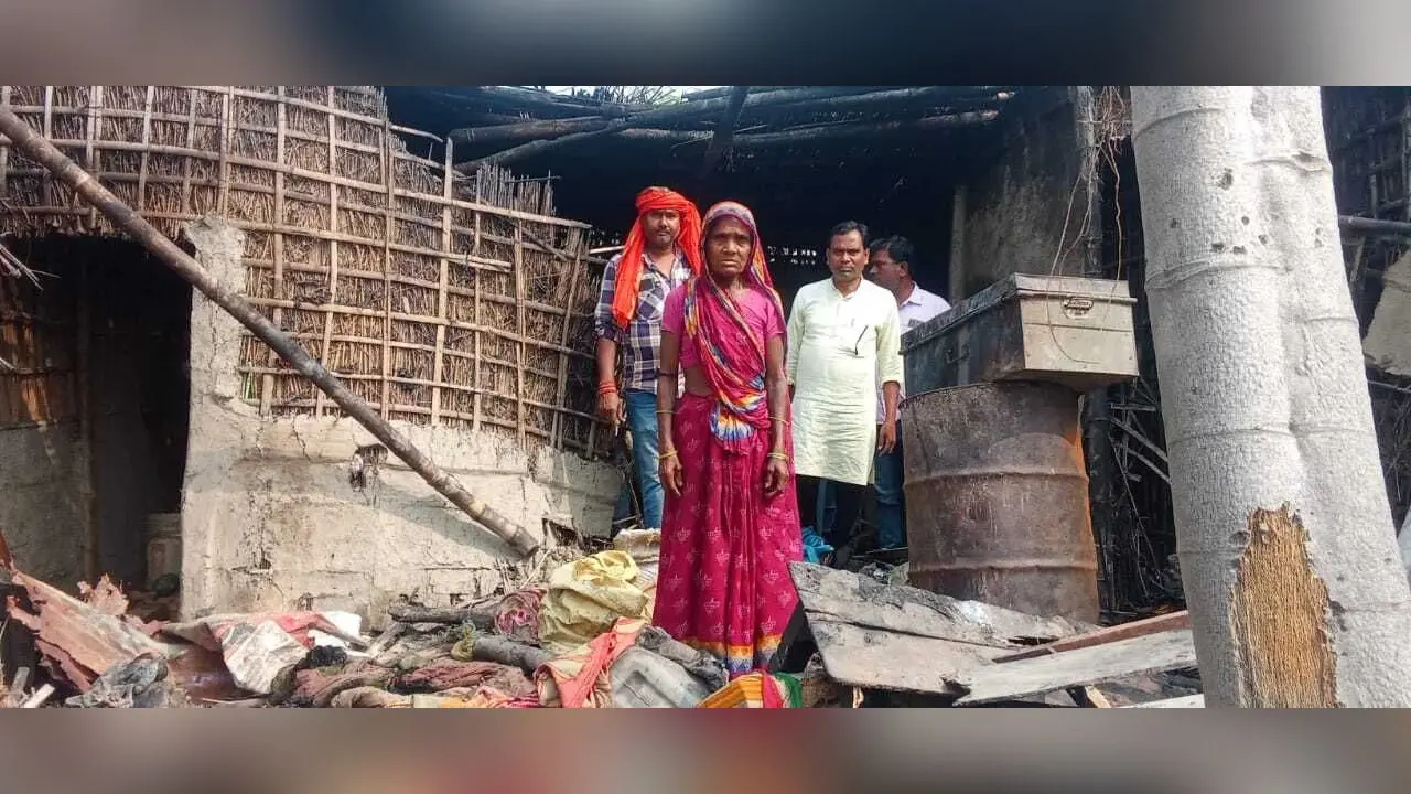 आग से दो घर जले, हजारों की क्षति