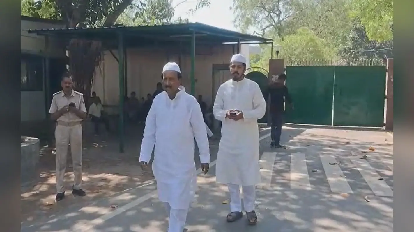 जदयू MLC गुलाम गौस लालू यादव से मिले, ईद के दिन गरमायी राजनीति के बीच आया ये बयान…