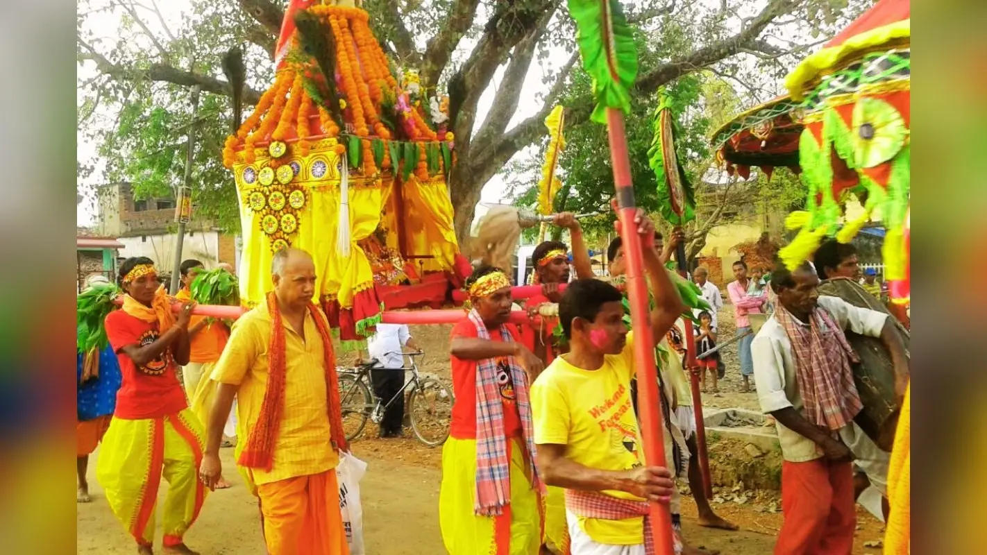 Holi 2025: खास है सरायकेला की होली, भक्तों संग रंग-गुलाल खेलने घर-घर दस्तक देंगे राधा-कृष्ण