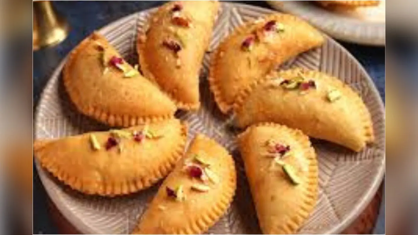 Holi Gujiya Recipe: घर पर ऐसे बनाएं होली स्पेशल क्रिस्पी गुजिया, हर कोई करेगा तारीफ