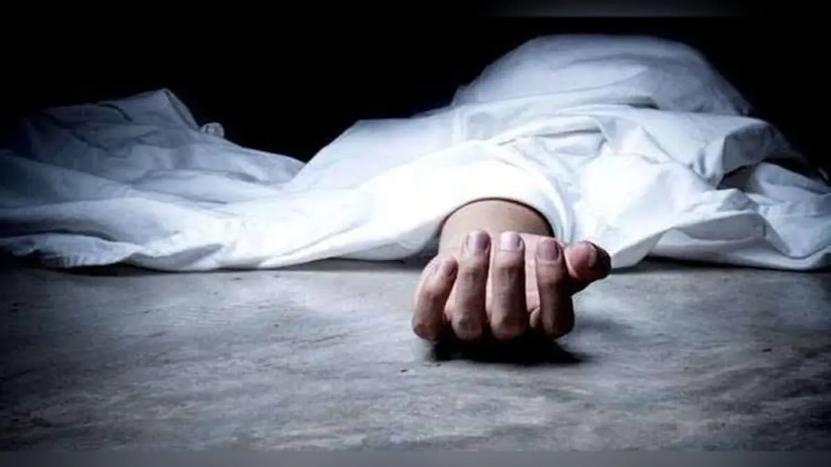 UP: जमीन बेचकर पैसा नहीं देने पर बेटे ने किया मां का कत्ल… शव के पास बैठकर किया पुलिस को फोन…