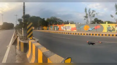 संगम नगरी प्रयागराज में महाकुंभ के समाप्त होते ही वीआईपी सड़क का हाल हुआ बदहाल