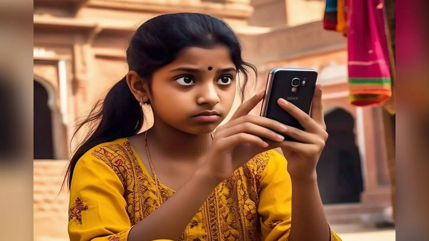 India Mobile Usage: दिनभर में अपने फोन पर क्या देखता है भारत? रिपोर्ट ने सब बता डाला