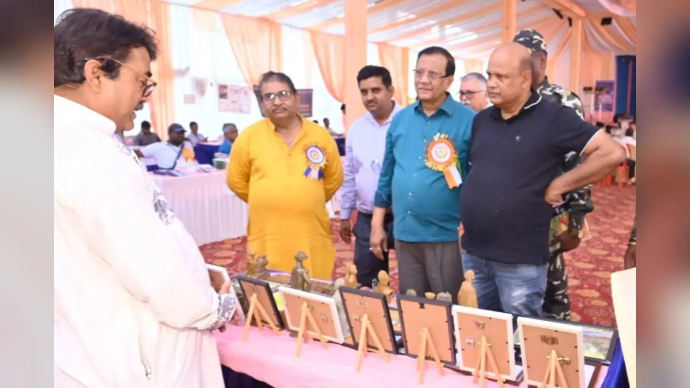 Laghu Patrika Mela: धनबाद के लघु पत्रिका मेला सह सम्मेलन में पहुंचे नौ राज्यों के साहित्यकार, प्रभात फेरी के जरिए दिया ये संदेश