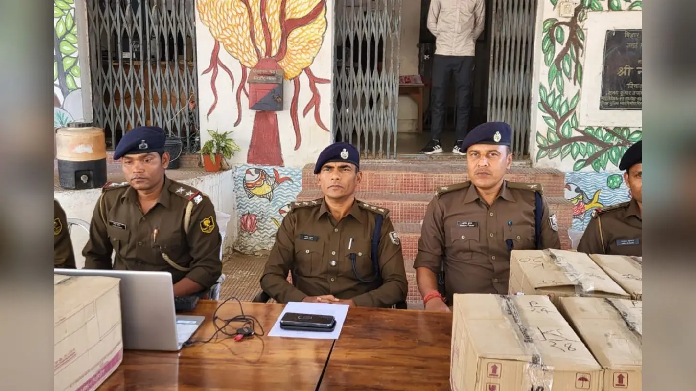 Bihar News: दादा के घर में बना रखा था दारू का अड्डा, जमुई पुलिस ने छापेमारी कर तस्कर के प्लान पर फेरा पानी