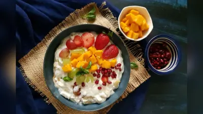 Milk Fruit Cream Recipe: होली पर बनाएं ये रिफ्रेशिंग मिल्क फ्रूट क्रीम एक सिप लेते ही छा जाएगी ताजगी