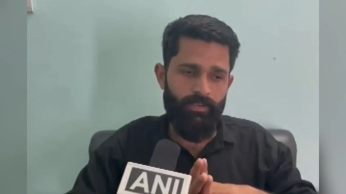 Shami Roza Controversy: शमी के भाई ने मौलाना को दिया करारा जवाब, इंडियन क्रिकेटर के रोजा पर उठाया था सवाल