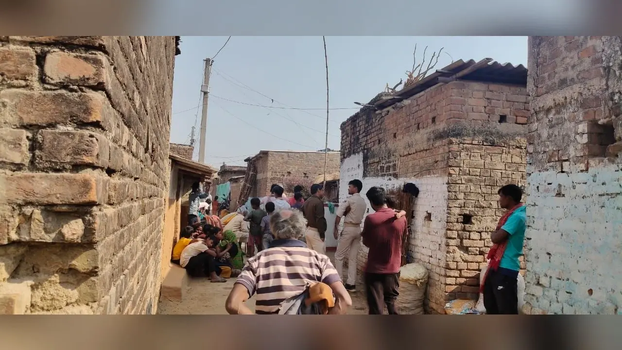 बिहार के मुंगेर में सनकी ने पत्नी को कुल्हाड़ी से काटा, पकड़ने आए ग्रामीण तो धमकाया- ‘तुम्हें भी काट देंगे…’