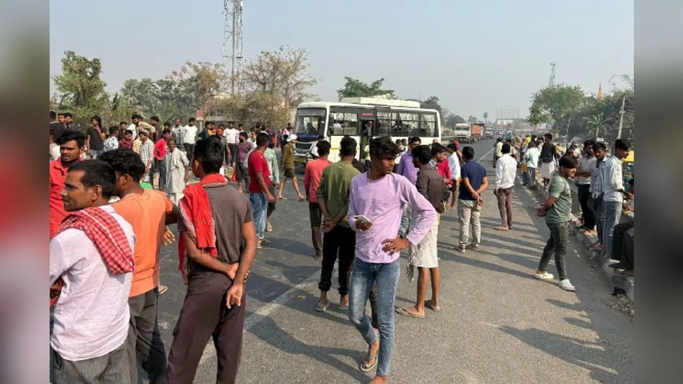 Bihar Crime: मर्डर कर डेड बॉडी को आम के पेड़ पर टांग दिया, वारदात से दहली वैशाली
