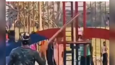 Video: बिहार में फिर पुलिस पर हमला, थाना की पास हुई पत्थरबाजी, बचाने के लिए खुद को किया बंद