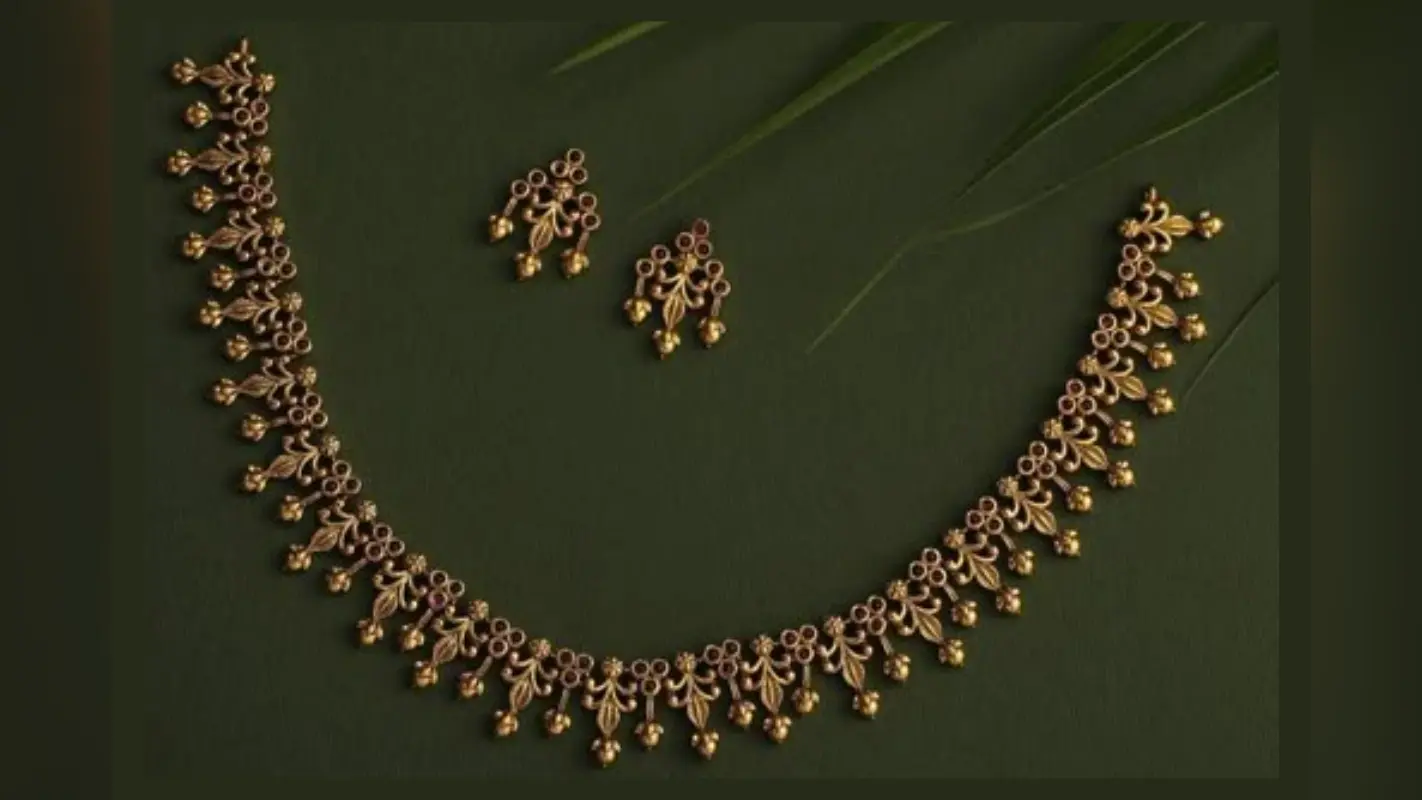 Latest Necklace Design 2025: सूट या साड़ी पर आसानी से मैच हो जाते हैं ये 5 गोल्ड नेकलेस डिजाइन
