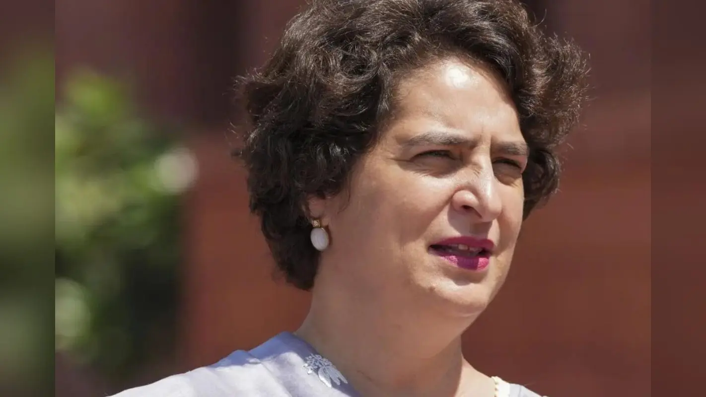 पायलट वाहन के हॉर्न से परेशान यूट्यूबर ने प्रियंका गांधी के काफिले का रोका, गिरफ्तार