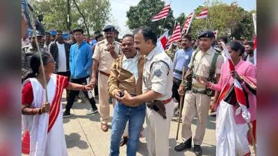 Ranchi Bandh 2025: आम लोग गिड़गिड़ाते रहे, सड़क पर बैठे रहे बंद समर्थक, पुलिस मूकदर्शक, देखें Video