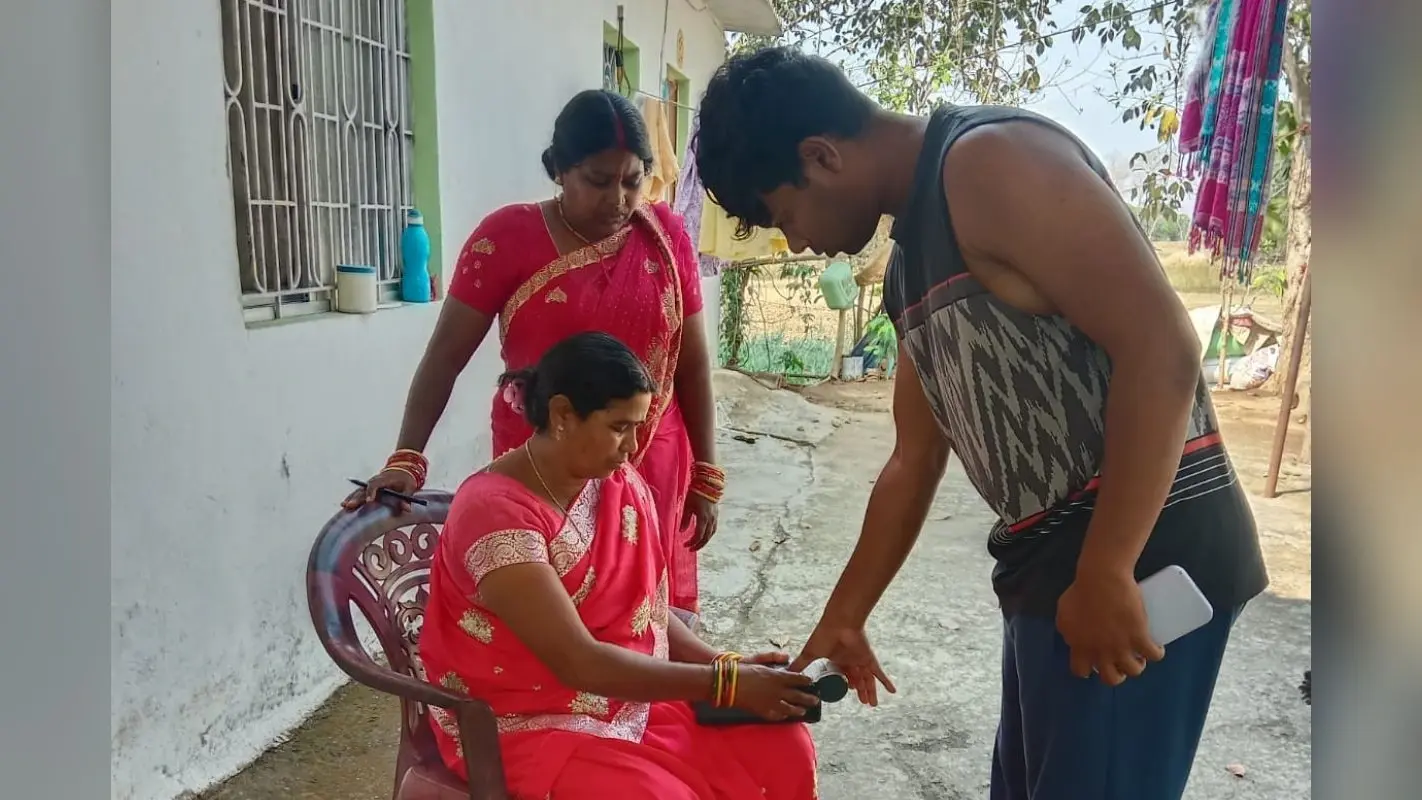 Ration Card e-KYC: राशन कार्डधारियों सावधान! कट जाएगा नाम, चुटकी में घर बैठे आज ही खुद ऐसे कर लें e-KYC