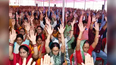 Sri Sri Ravi Shankar: हे राम, हे राम तू अंतर्यामी सबका स्वामी… पर झूमे जमालपुर के श्रद्धालु, श्री श्री रविशंकर के साथ सेल्फी लेने की मची होड़