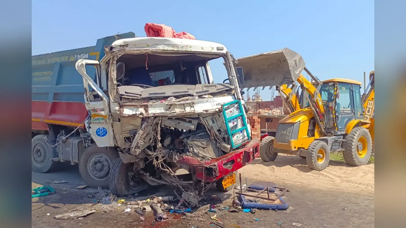 Road Accident: ट्रक-डंपर की टक्कर में घर के कमाने वाले की मौत, 2 लोग घायल