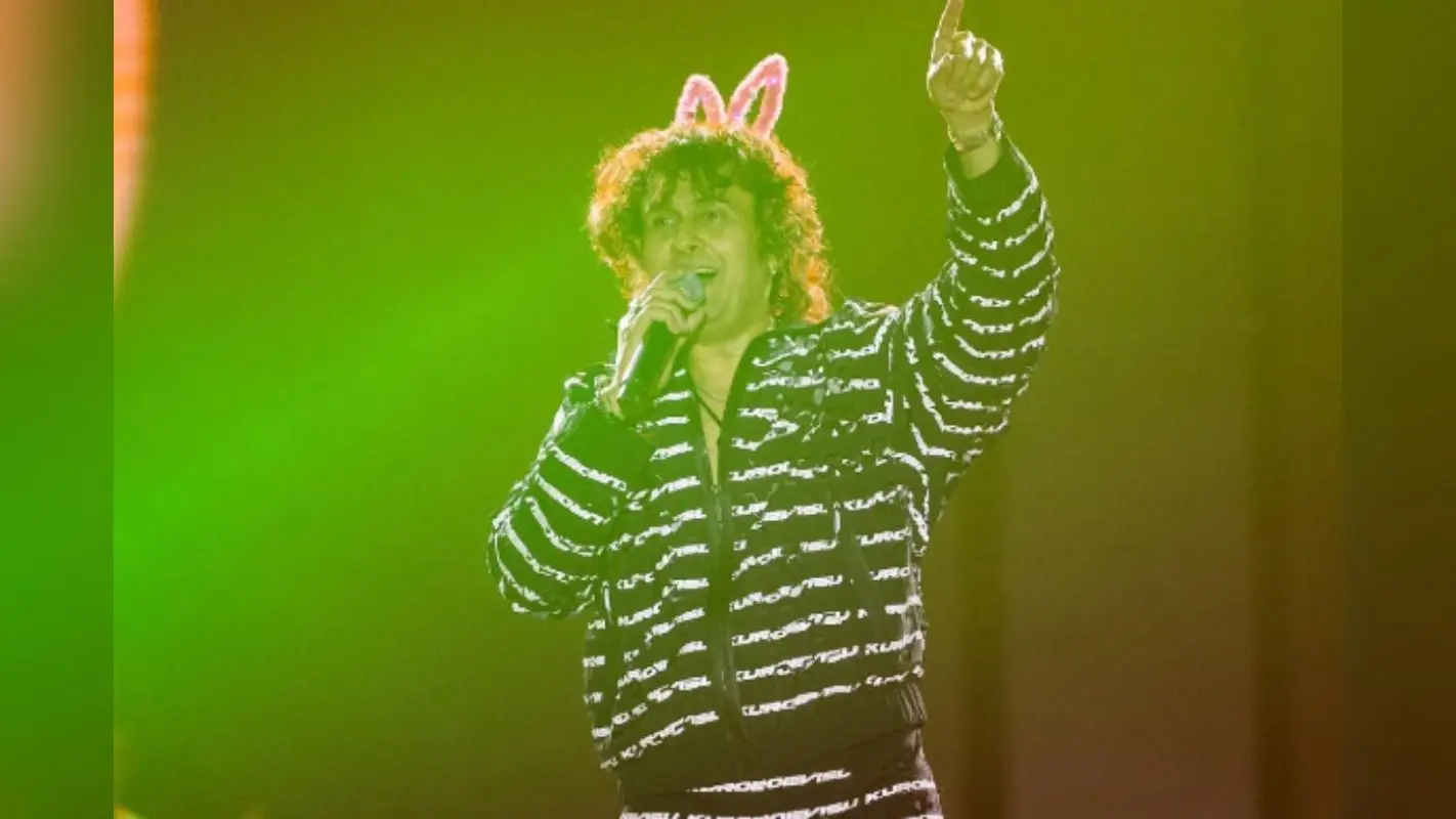 Sonu Nigam पर कॉन्सर्ट में पत्थर-बोतल नहीं, फेंकी गई ‘पूकी’ बैंड, पोस्ट शेयर कर सिंगर ने बताया पूरा सच