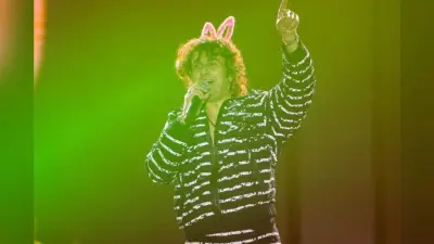 Sonu Nigam पर कॉन्सर्ट में पत्थर-बोतल नहीं, फेंकी गई ‘पूकी’ बैंड, पोस्ट शेयर कर सिंगर ने बताया पूरा सच