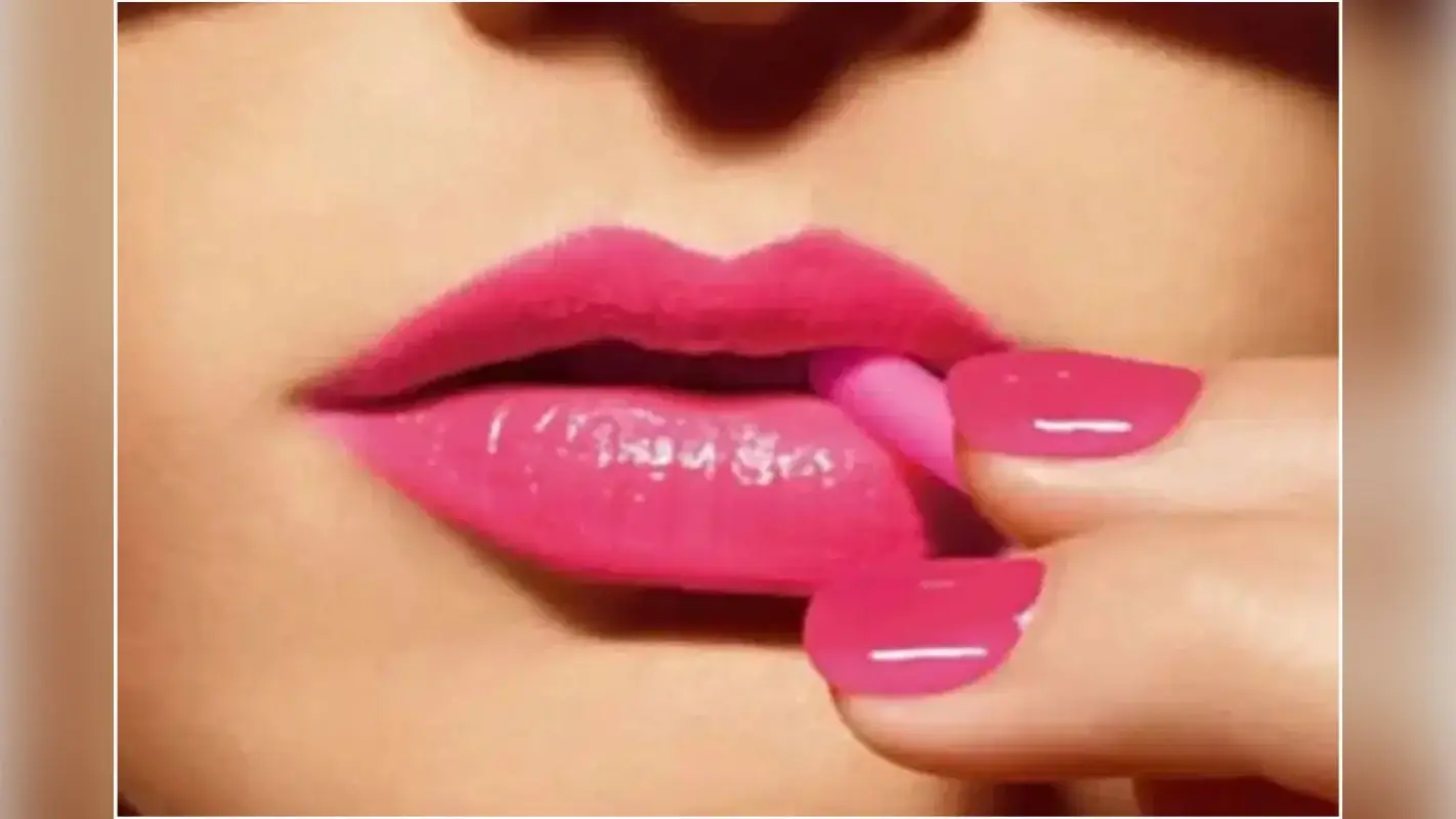 Trendy Lipstick Shades: डे पार्टी में दिखना है हॉट,तो ट्राय करें ये ट्रेंडी लिपस्टिक शेड्स