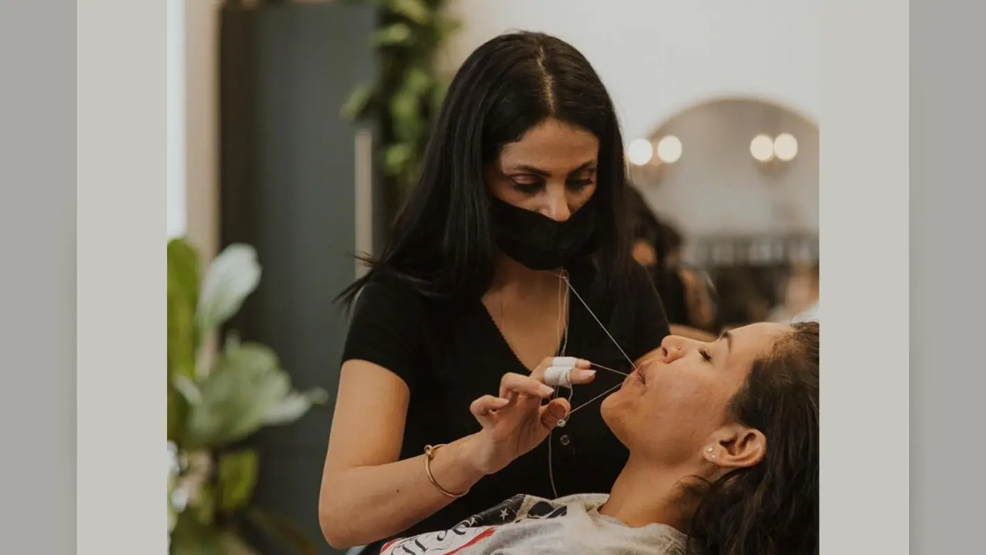 Threading or Waxing: थ्रेडिंग या वैक्सिंग- अपर लिप्स के लिए क्या है सही