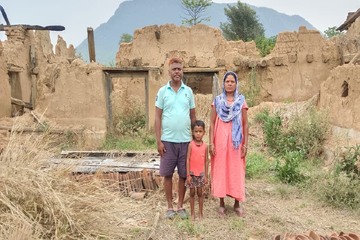 अगलगी में बेघर आदिवासी परिवार को अबतक नहीं मिला मुआवजा, सीएम हेमंत सोरेन से की ये मांग