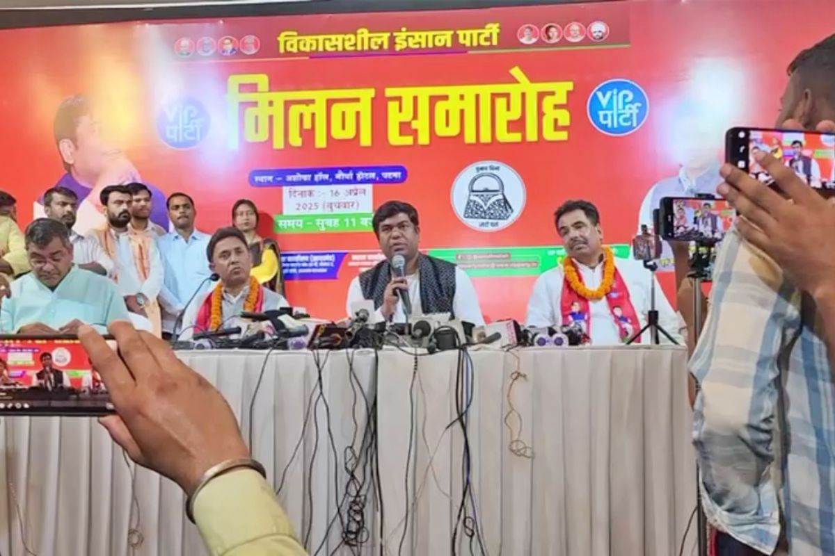 VIP पार्टी में शामिल होते  मो. नुरुल होदा