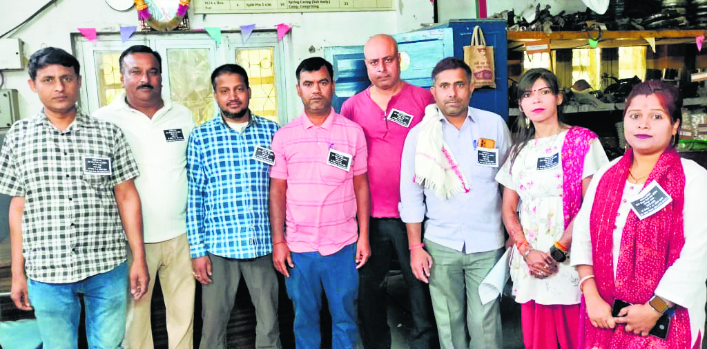 Chhapra News : सोनपुर मंडल में रेल कर्मचारियों ने काला दिवस मनाकर यूपीएस के खिलाफ जताया विरोध