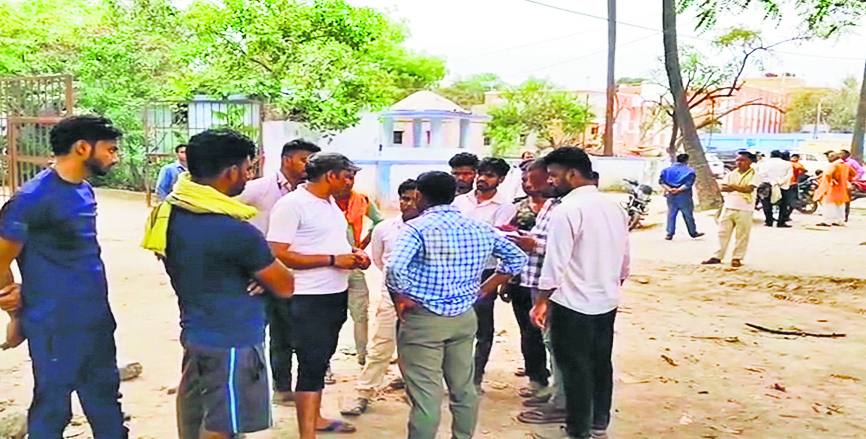 कुल्हड़िया स्टेशन के समीप ट्रेन से गिरकर छात्र की मौत