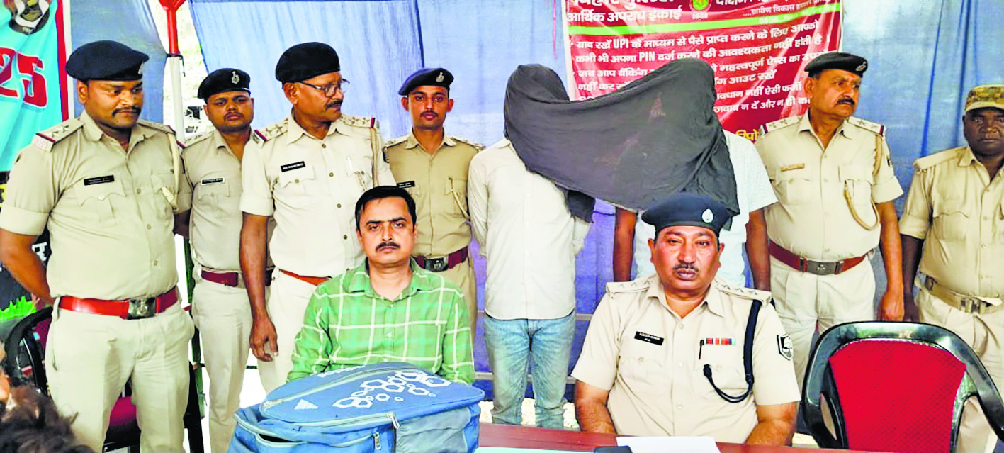 15 हजार रुपये के इनामी अपराधी अपने सहयोगी के साथ गिरफ्तार