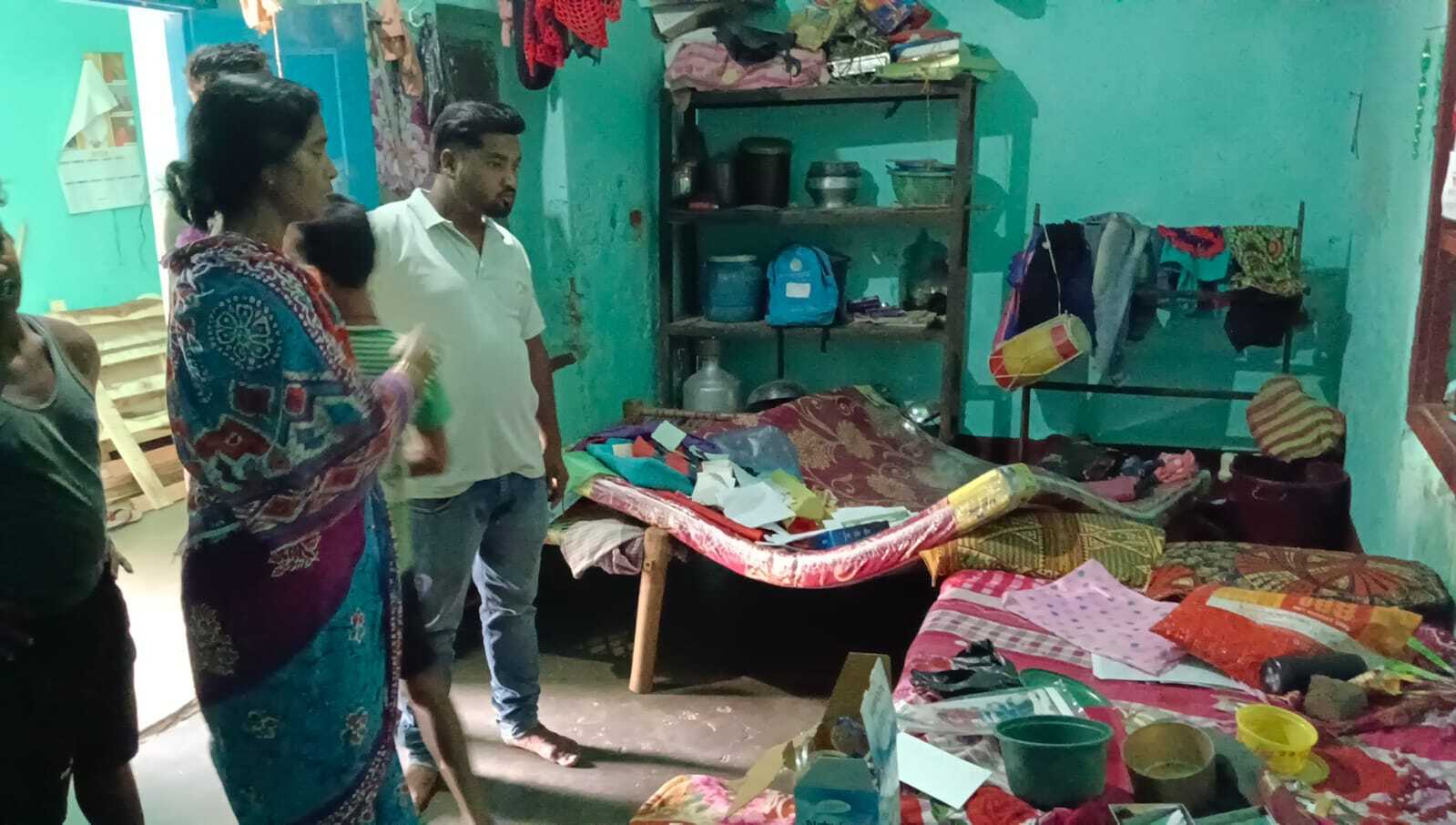 चार घरों के ताला तोड़ कर नकदी व जेवरात उड़ाये