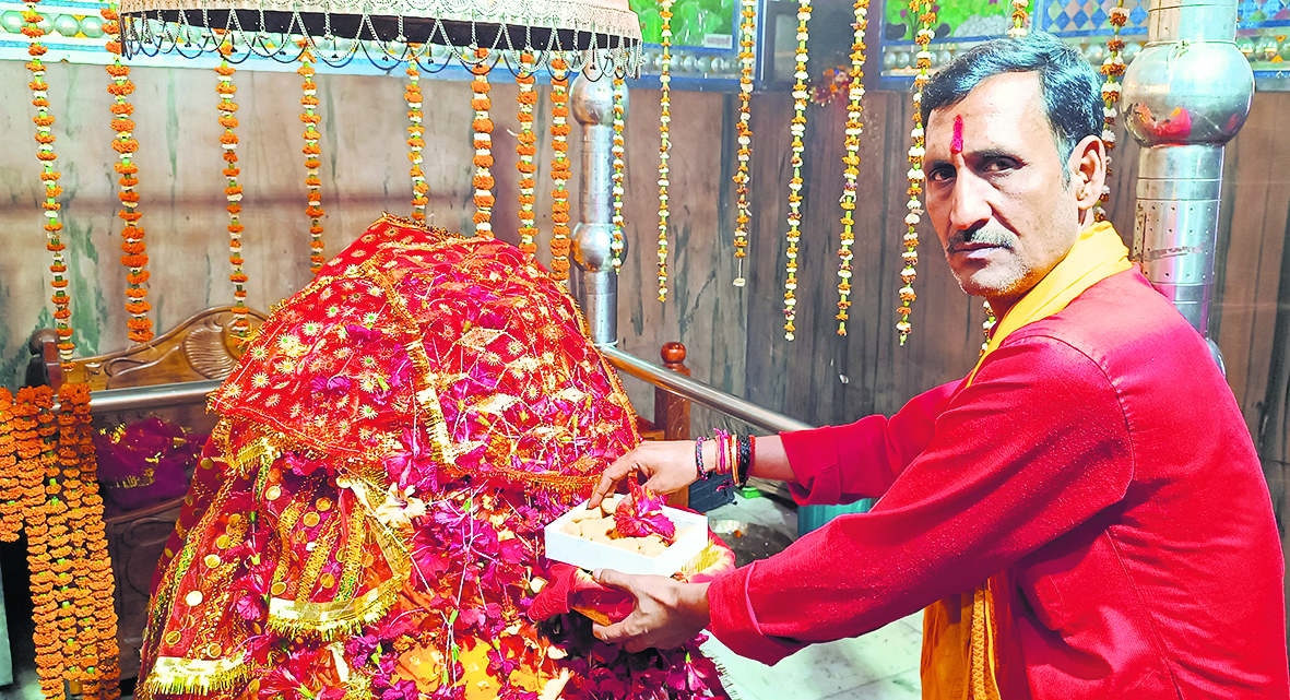 Chhapra News : आमी में मां अंबिका भवानी का दर्शन कर श्रद्धालुओं ने मांगी खुशहाली की मन्नत