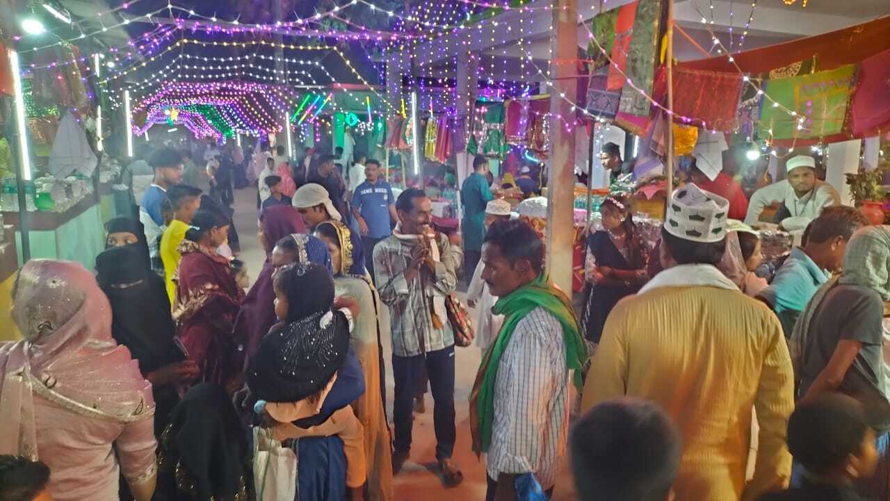 Deoghar news : उर्स मेला के अंतिम दिन मजार पर उमड़ी भीड़, लोगों ने की चादरपोशी
