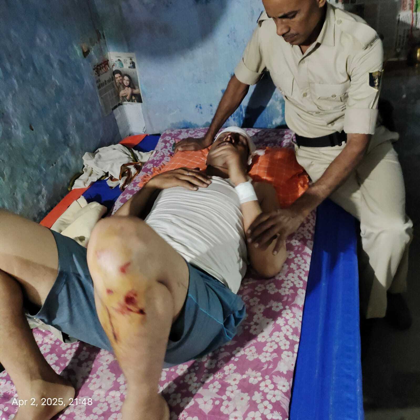 Samsatipur :अतिक्रमण हटाने गये गये पुलिस जवान का महिला दुकानदार ने ईंट से सिर फोड़ा