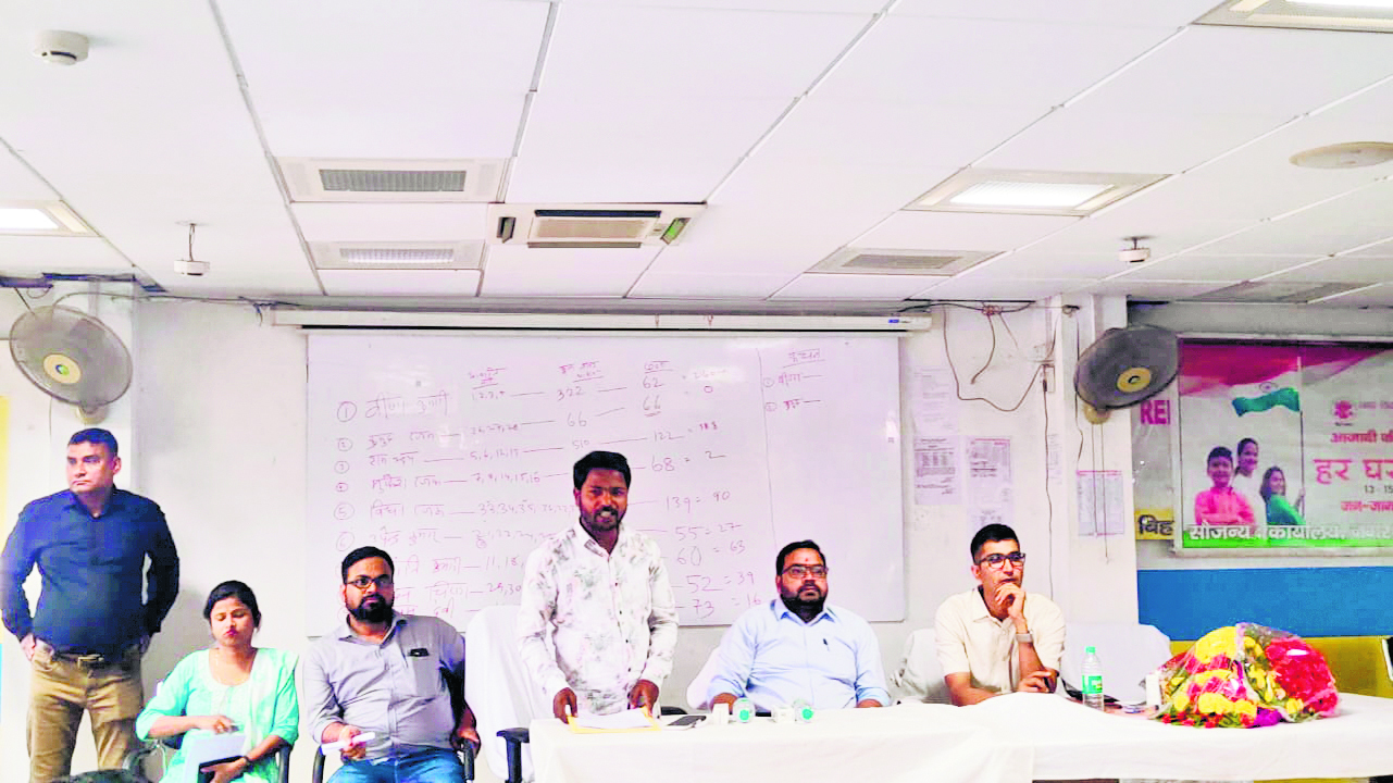 वार्ड पार्षद और प्रतिनिधियों की बैठक में विकास कार्यों को सुचारु रूप से धरातल पर उतारने पर हुई चर्चा