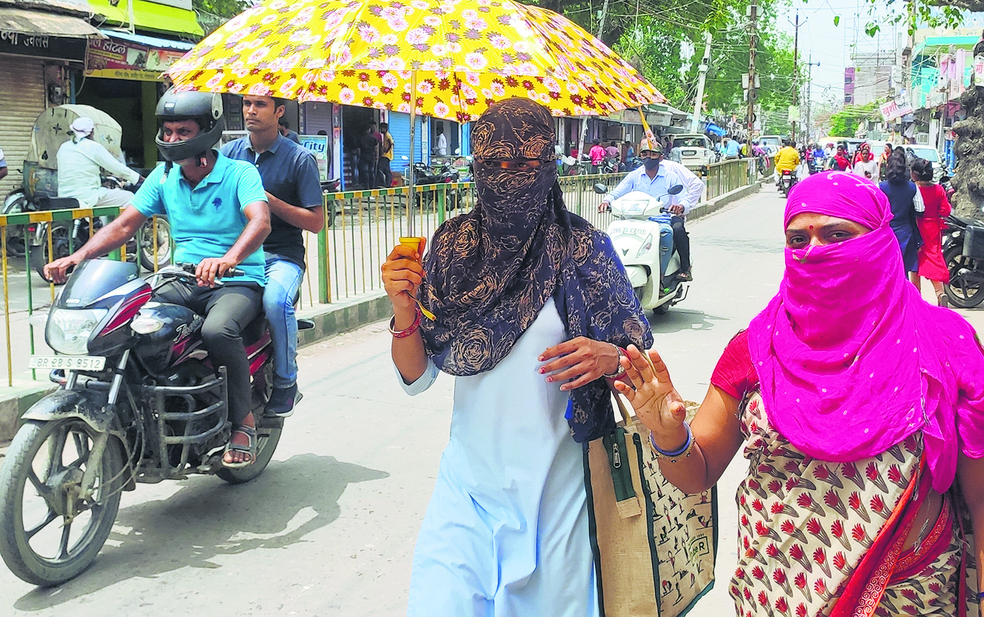 Gopalganj News : आसमान से बरसने लगी आग, इस सीजन का सबसे गर्म दिन रहा रविवार
