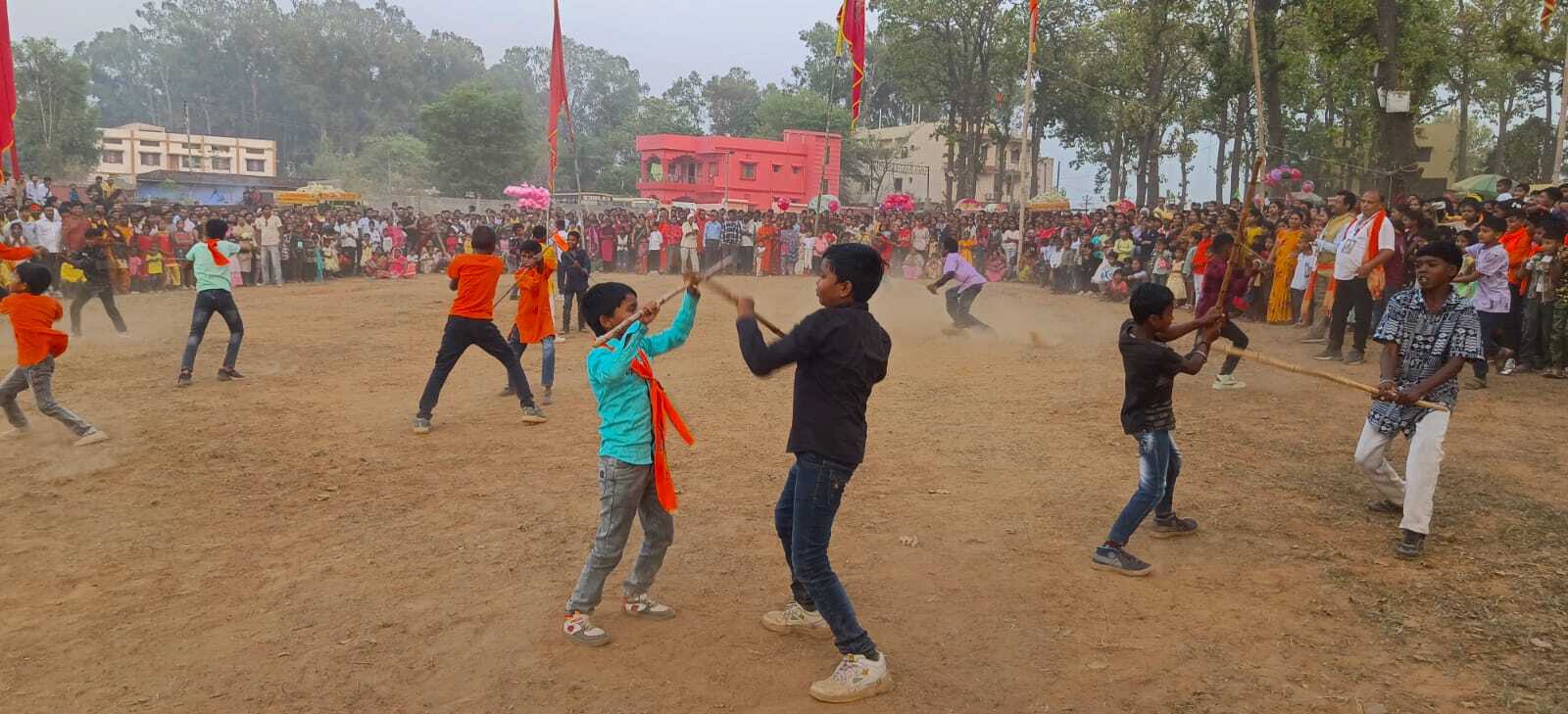 शस्त्र चालन में बेहतर प्रदर्शन करने वाले प्रतिभागी सम्मानित