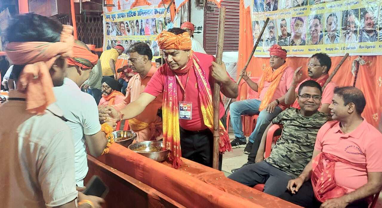 कई सामाजिक संगठनों ने लगाये स्टॉल