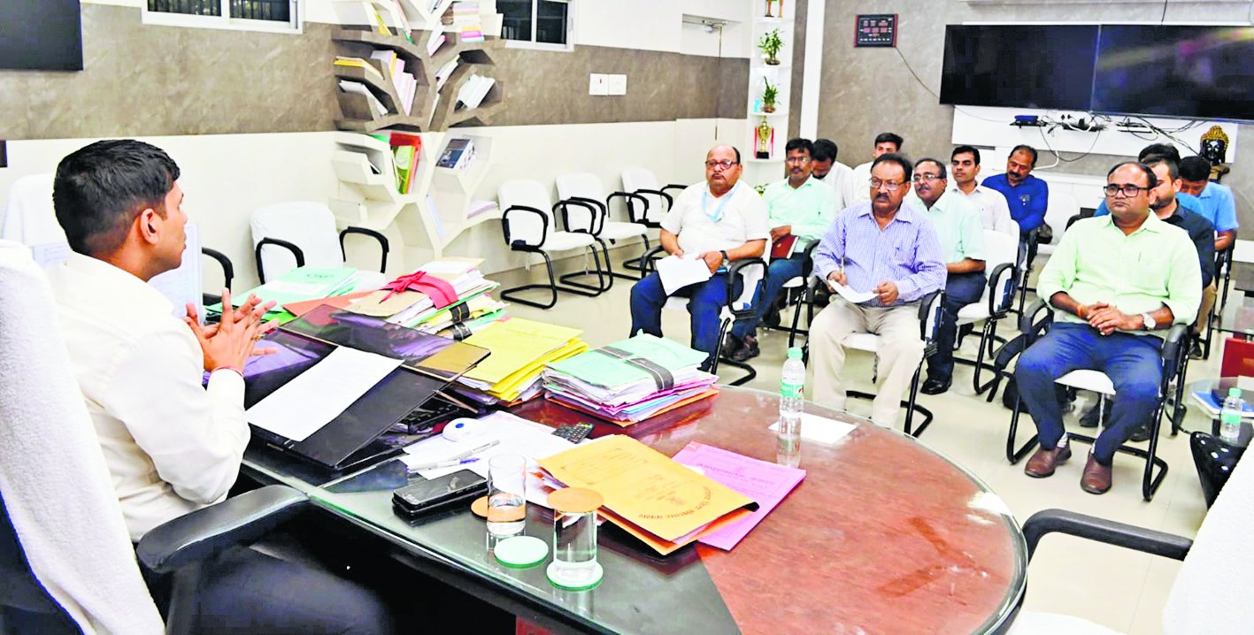 एइएस नियंत्रण व समुचित प्रबंधन को लेकर टास्क फोर्स की डीएम के अध्यक्षता में हुई बैठक, दिये निर्देश
