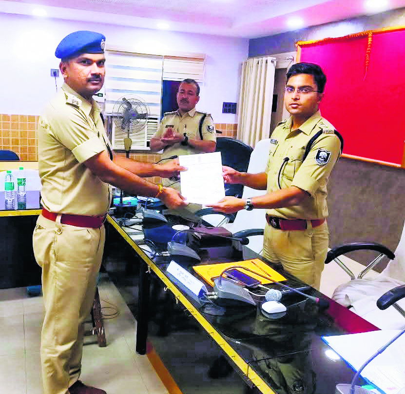 पांच थानाध्यक्ष हुए सम्मानित तो तीन से जवाब तलब