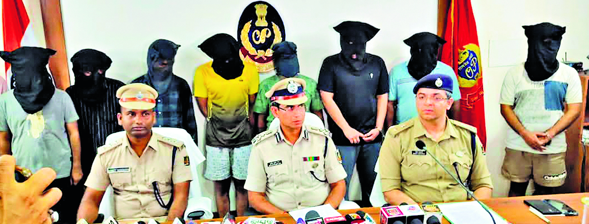 Rourkela News : राउरकेला पुलिस ने मास्टरमाइंड समेत अंतरराष्ट्रीय साइबर ठग गिरोह के नौ सदस्यों को किया गिरफ्तार