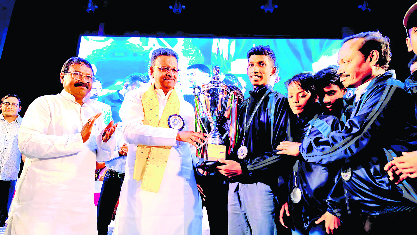 ”नौकरी गंवाने वाले घबराएं नहीं, सीएम पर भरोसा रखें”