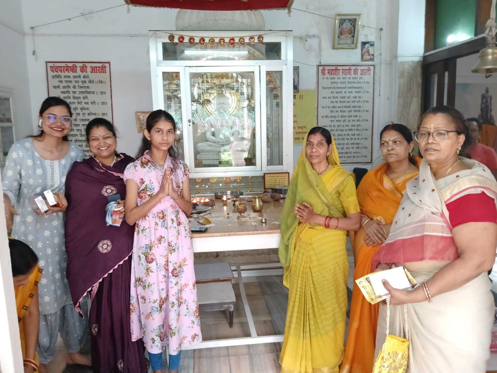 जयंती पर भगवान महावीर की जैन समाज ने की पूजा-अर्चना