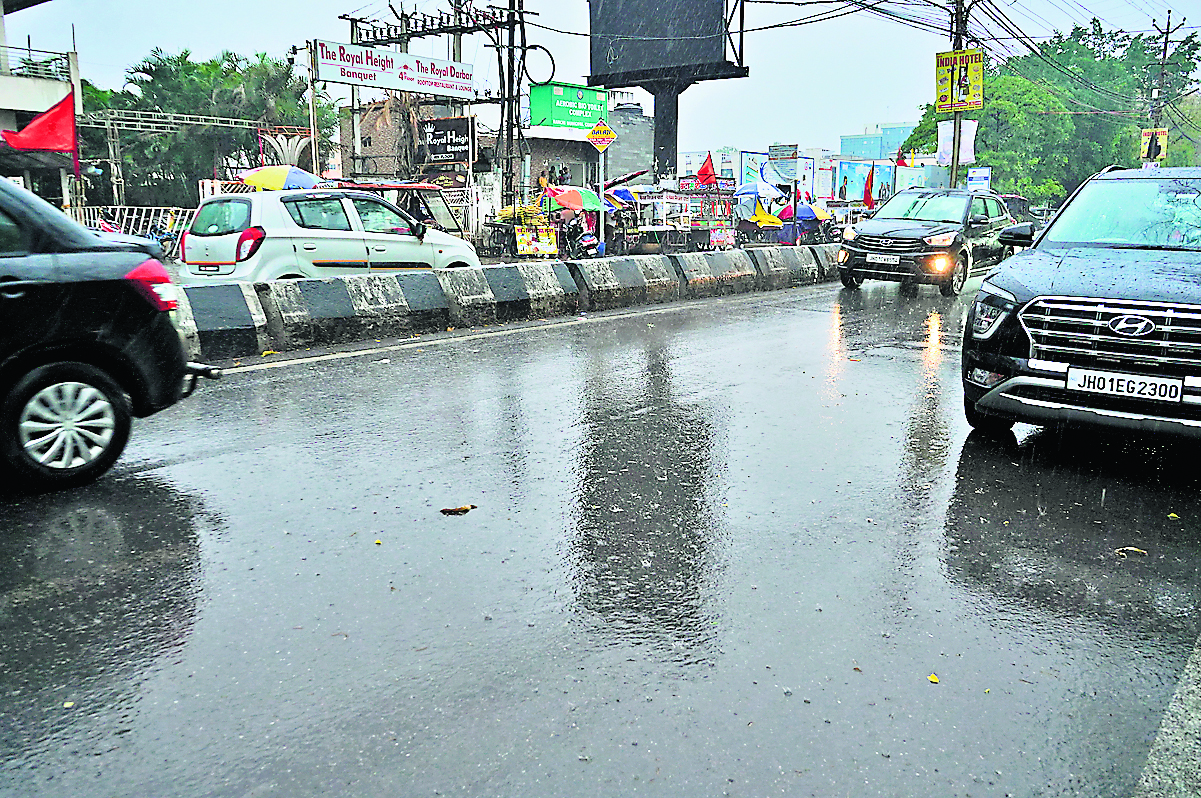 Ranchi News : आंधी व बारिश के कारण रांची में एक घंटा तक गुल रही बिजली