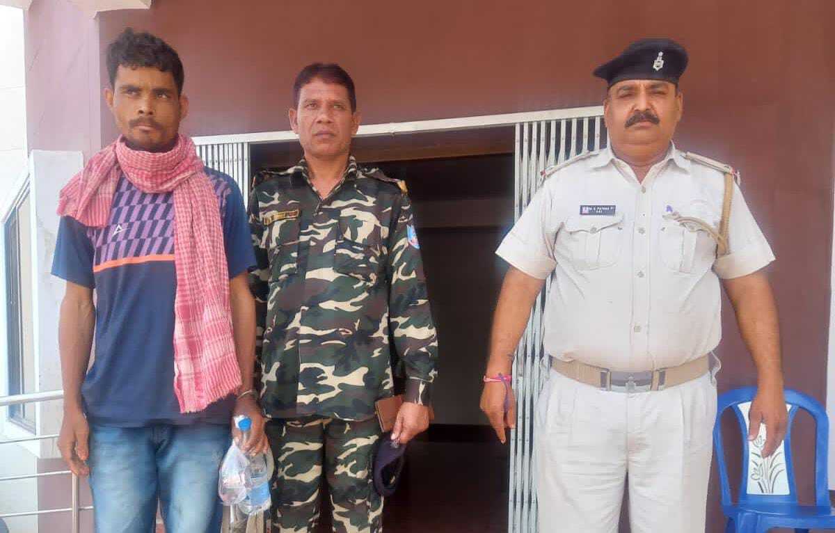 पुलिस ने चोरी के आरोप में एक व्यक्ति को गिरफ्तार