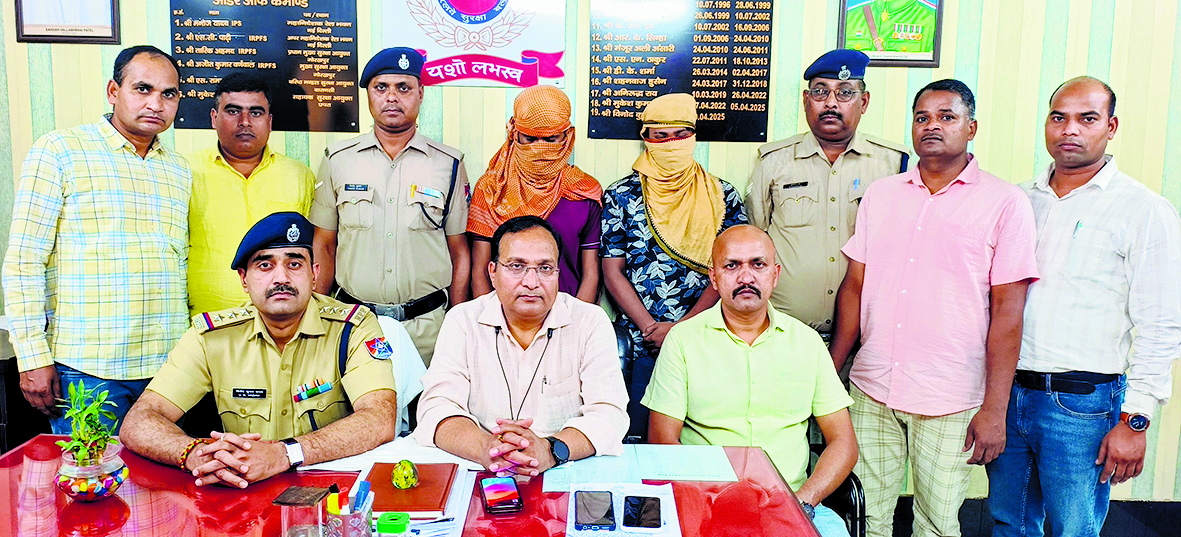 Saran News : रील्स बनाते दो युवकों को आरपीएफ ने पकड़ा