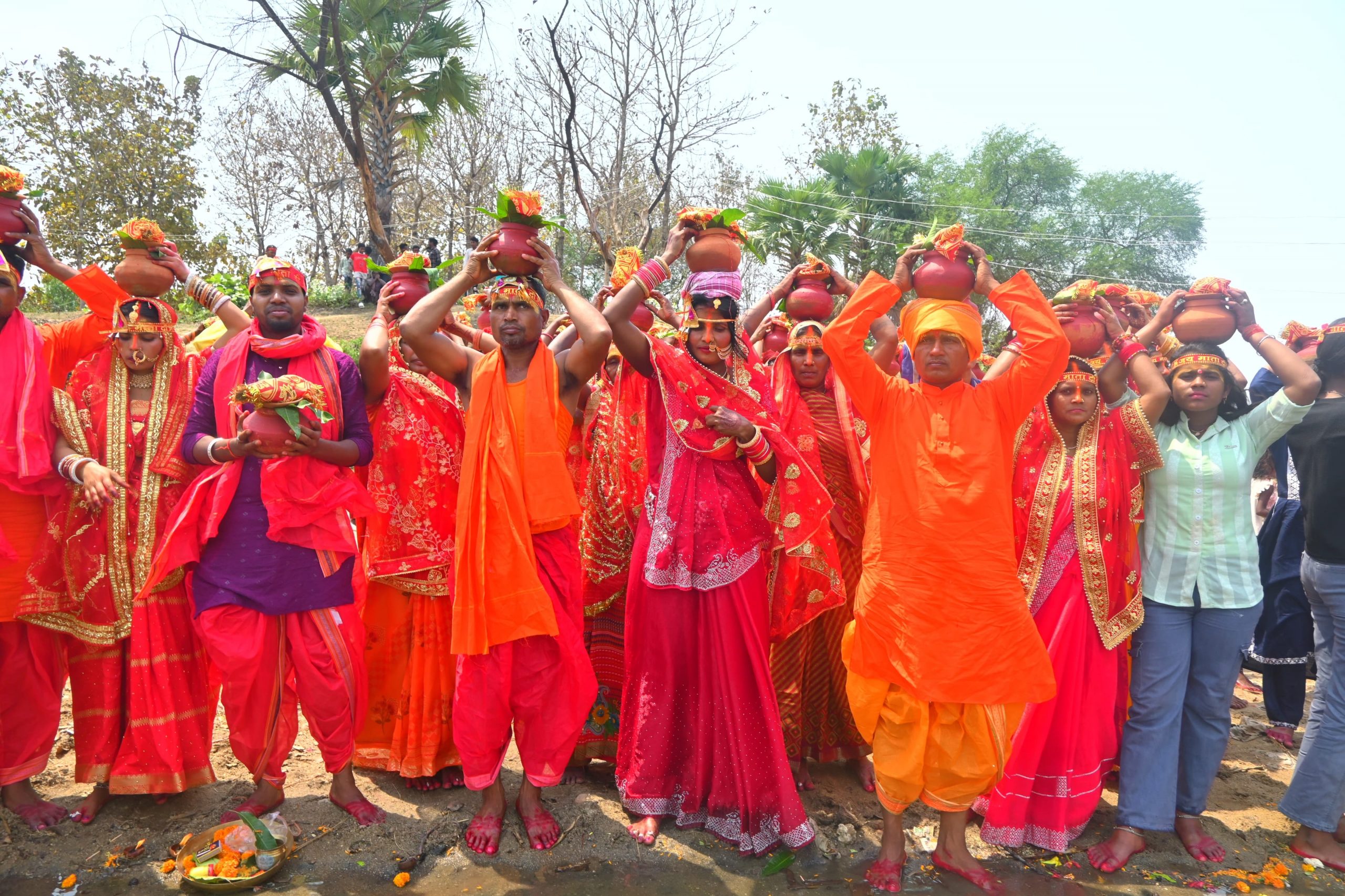 नवनिर्मित देवी मंदिर में प्राणप्रतिष्ठा को लेकर निकाली गयी कलशयात्रा