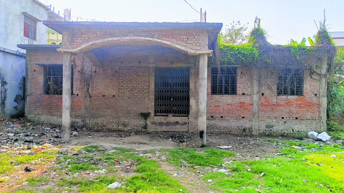Gopalganj News : महेंद्र महिला कॉलेज के गर्ल्स हॉस्टल पर खर्च हुए थे 40 लाख, बिना उपयोग के ही 10 सालों में हो गया जर्जर