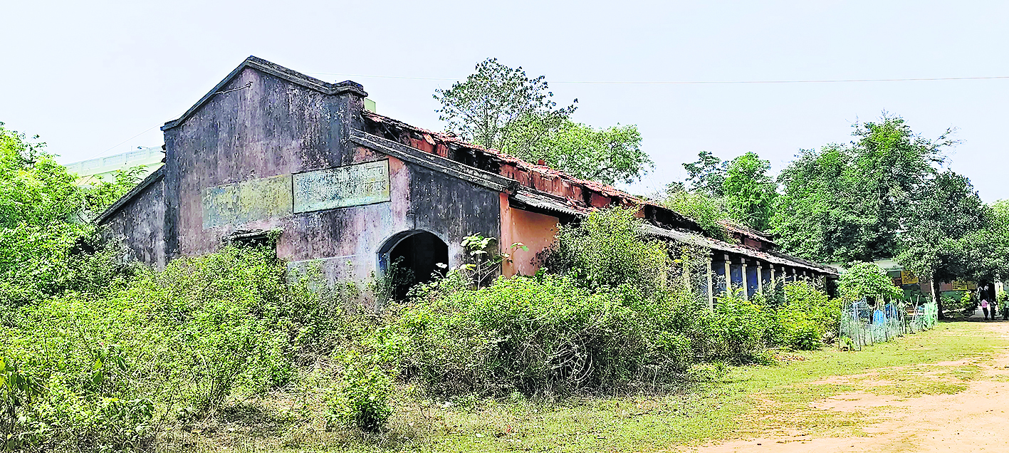 east singhbhum news:अधिकतर बांग्ला स्कूल खंडहर में तब्दील, पढ़ाई से वंचित हो रहे बच्चे