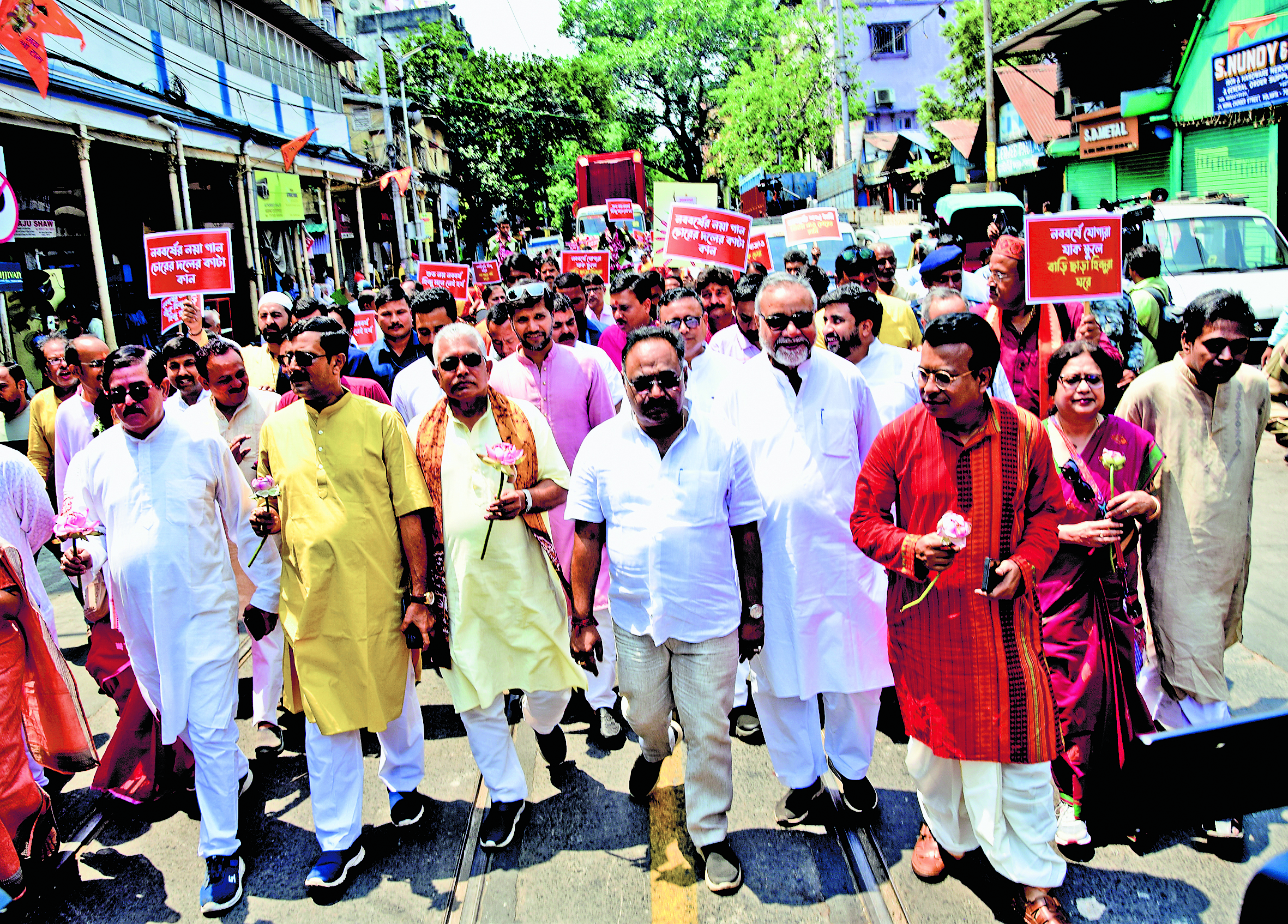 पोइला बोइशाख पर राजनीतिक दलों ने भी निकालीं शोभायात्राएं